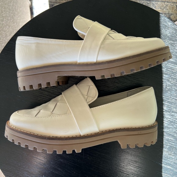 Dolce Vita leather loafers. White, size 7.5. - Picture 3 of 6